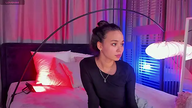 i am eva online show from 10/11/25, 03:21