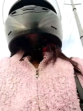 Mariana 21xx online show from 10/17/25, 12:08
