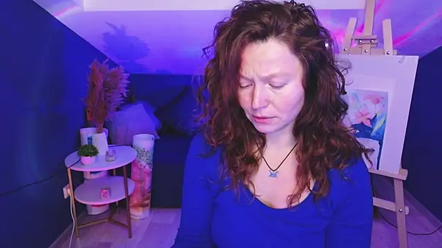 AuroraBorealis   online show from 10/12/25, 06:34