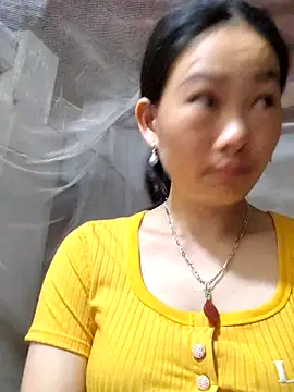 Snapshot of gio-thu chatting on 05/07/26, 12:43 gio-thu online show from 05/07/26, 12:43