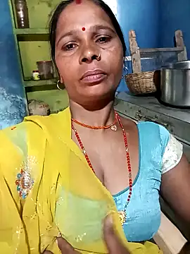 Snapshot of Rt_shreya chatting on 10/10/25, 02:32 Rt shreya online show from 10/10/25, 02:32