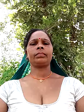 Snapshot of Rt_shreya chatting on 10/11/25, 07:51 Rt shreya online show from 10/11/25, 07:51