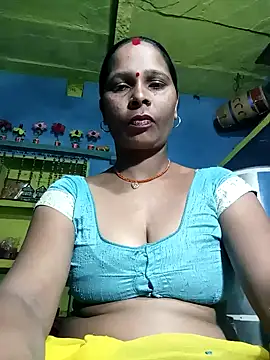 Snapshot of Rt_shreya chatting on 10/17/25, 04:31 Rt shreya online show from 10/17/25, 04:31