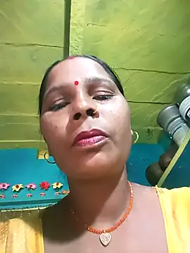 Snapshot of Rt_shreya chatting on 10/26/25, 05:24 Rt shreya online show from 10/26/25, 05:24