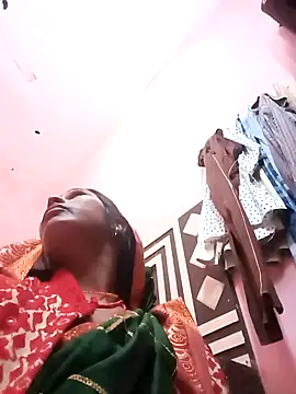 Snapshot of Rt_shreya chatting on 11/07/25, 05:24 Rt shreya online show from 11/07/25, 05:24