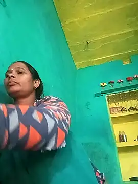 Snapshot of Rt_shreya chatting on 11/24/25, 03:39 Rt shreya online show from 11/24/25, 03:39