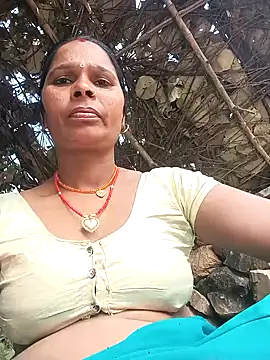 Snapshot of Rt_shreya chatting on 11/26/25, 04:46 Rt shreya online show from 11/26/25, 04:46