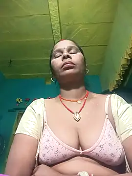 Snapshot of Rt_shreya chatting on 11/26/25, 04:52 Rt shreya online show from 11/26/25, 04:52