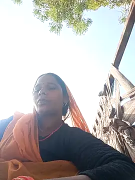 Snapshot of Rt_shreya chatting on 12/15/25, 04:17 Rt shreya online show from 12/15/25, 04:17