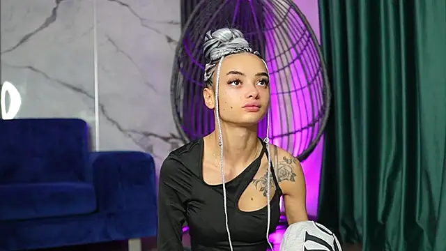 Snapshot of RachelRavee chatting on 10/27/25, 05:11 RachelRavee online show from 10/27/25, 05:11