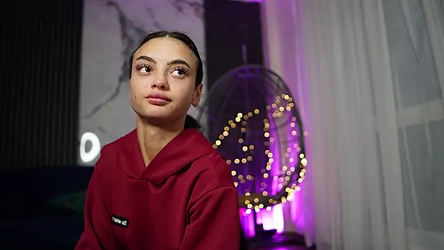 Snapshot of RachelRavee chatting on 11/21/25, 05:06 RachelRavee online show from 11/21/25, 05:06