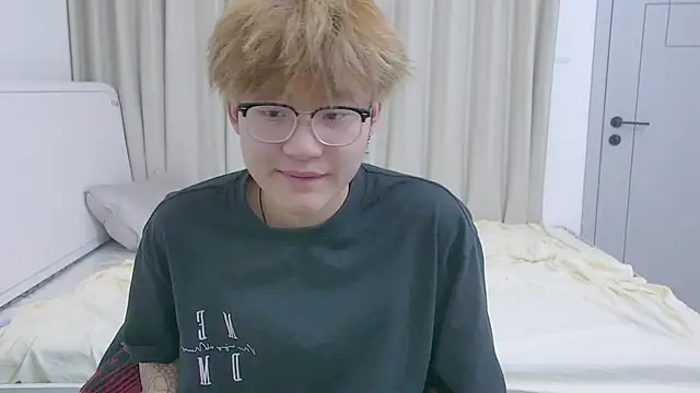 Snapshot of KK-cuteboy chatting on 04/04/26, 10:13 KK-cuteboy online show from 04/04/26, 10:13