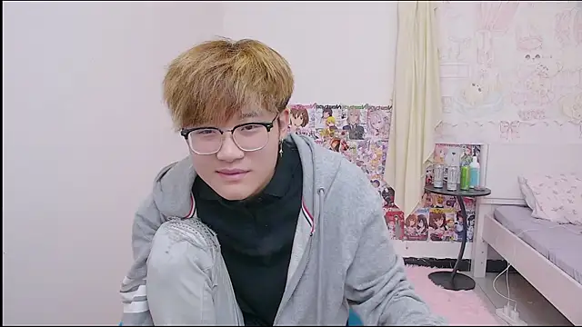 Snapshot of KK-cuteboy chatting on 04/11/26, 02:27 KK-cuteboy online show from 04/11/26, 02:27