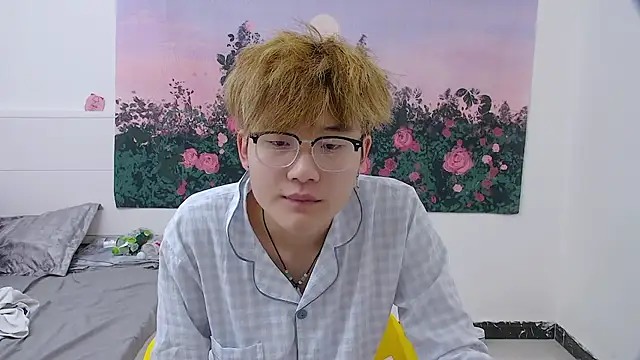 Snapshot of KK-cuteboy chatting on 04/19/26, 04:12 KK-cuteboy online show from 04/19/26, 04:12