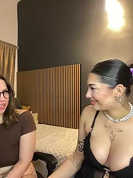 Snapshot of LoraShines chatting on 07/19/26, 01:26 LoraShines online show from 07/19/26, 01:26