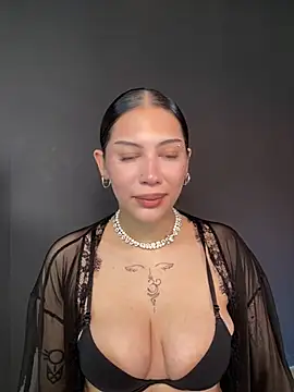 Snapshot of LoraShines chatting on 07/24/26, 02:37 LoraShines online show from 07/24/26, 02:37