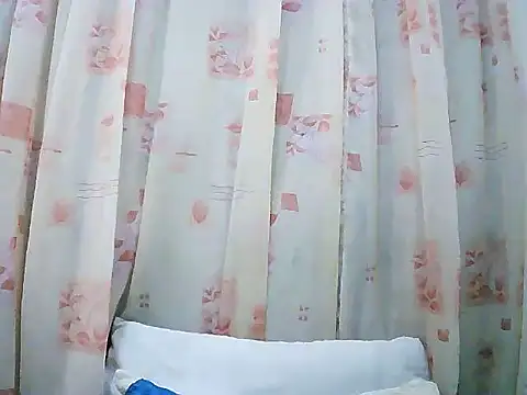 Snapshot of JuicyLipsXx1 chatting on 10/15/25, 08:09 JuicyLipsXx1 online show from 10/15/25, 08:09
