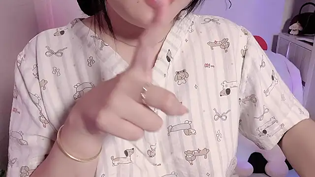 Snapshot of BeChinh_Lee chatting on 06/12/26, 05:23 BeChinh Lee online show from 06/12/26, 05:23