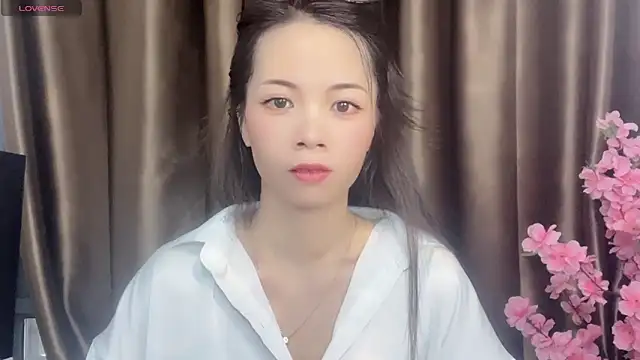 Snapshot of Lynnalltop-165-KeKe chatting on 10/15/25, 12:00 Lynnalltop-165-KeKe online show from 10/15/25, 12:00