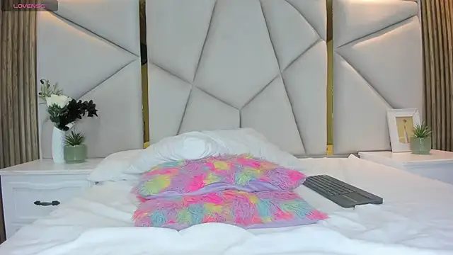 rebeca brown  online show from 04/23/26, 12:29