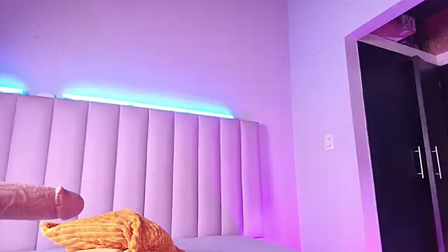 NatalieHeaveen online show from 12/04/25, 12:14