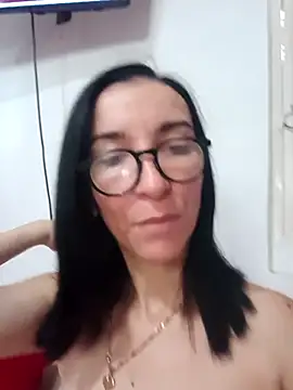 Snapshot of Roxanaml chatting on 10/09/25, 01:09 Roxanaml online show from 10/09/25, 01:09