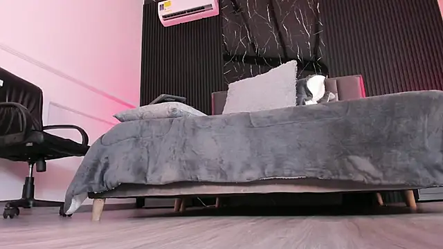 Miahsens online show from 12/15/25, 11:36