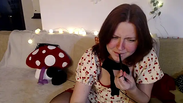 Snapshot of Lilith__moon chatting on 10/23/25, 07:23 Lilith moon online show from 10/23/25, 07:23