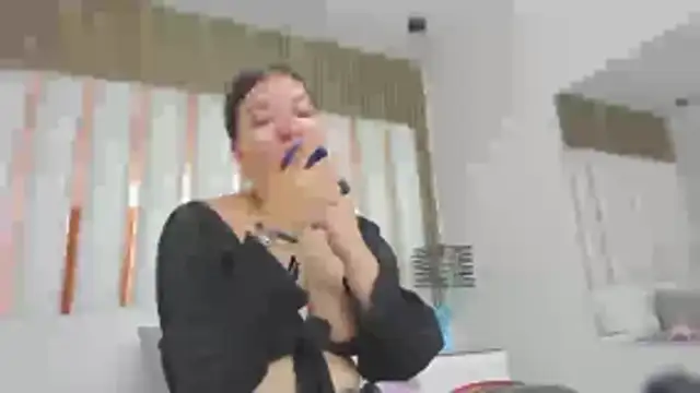 AmbarGills online show from 12/03/25, 01:09