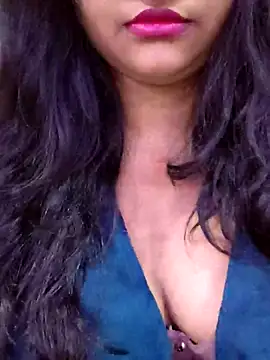 Snapshot of naina5 chatting on 10/16/25, 11:00 naina5 online show from 10/16/25, 11:00