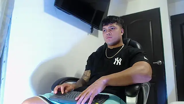 Boyhot 00 online show from 10/26/25, 03:34