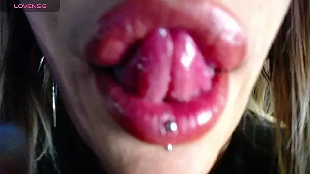 Snapshot of Meganbaiker chatting on 02/15/26, 04:31 Meganbaiker online show from 02/15/26, 04:31