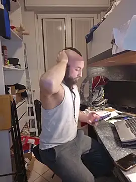 Snapshot of BeppeRagnar chatting on 12/19/25, 04:25 BeppeRagnar online show from 12/19/25, 04:25