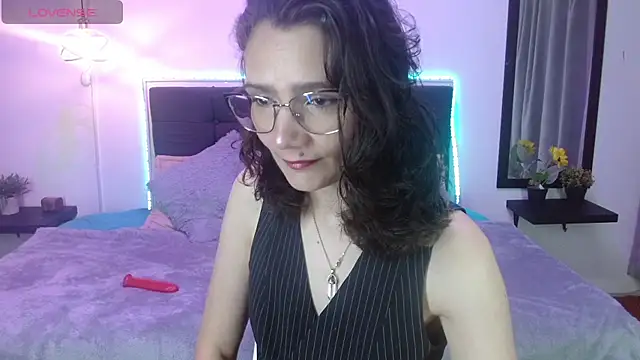 Dafne xx  online show from 10/17/25, 01:25