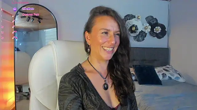 indigo wild  online show from 11/08/25, 11:14