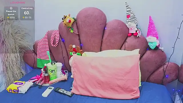 CHIARAJJONES online show from 12/17/25, 01:17