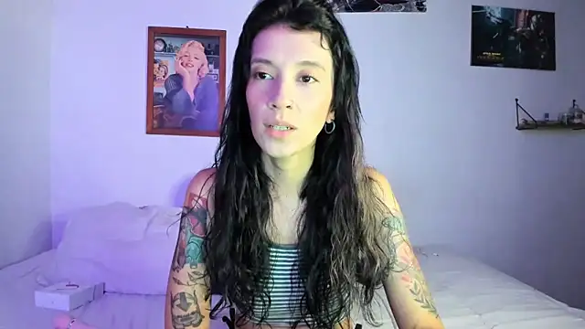 Snapshot of Adeline444 chatting on 11/06/25, 12:22 Adeline444 online show from 11/06/25, 12:22