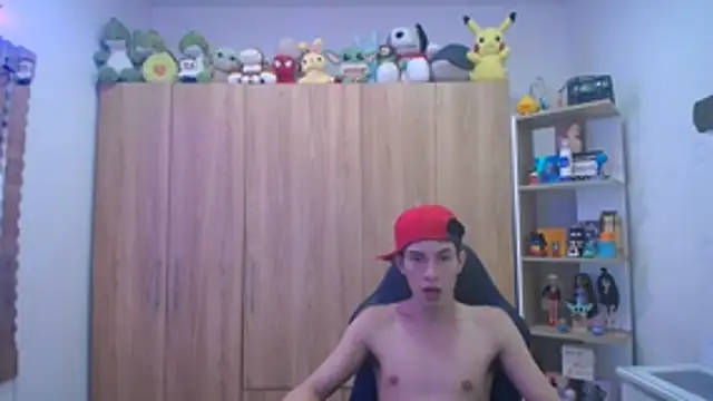 Pride couple online show from 06/05/26, 07:41