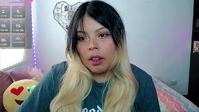 EllieMoonX online show from 04/23/26, 06:54