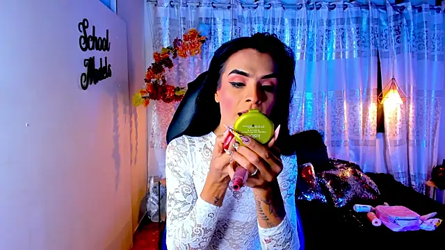 Snapshot of ZAMMIRA chatting on 10/18/25, 04:37 ZAMMIRA online show from 10/18/25, 04:37