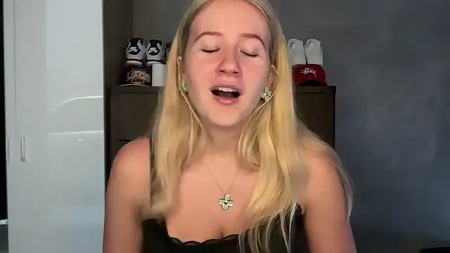 itssosierra online show from 04/22/26, 02:36