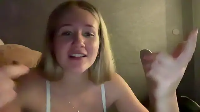 Snapshot of itssosierra chatting on 07/02/26, 03:23 itssosierra online show from 07/02/26, 03:23