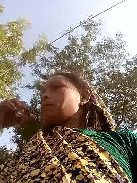 Cutsedi3 online show from 11/11/25, 09:09