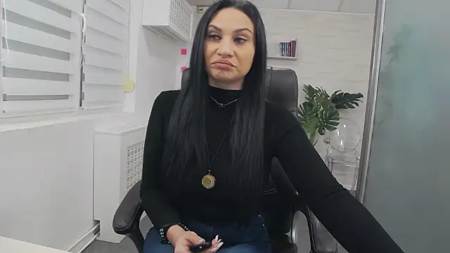 YaraXCox online show from 02/08/26, 04:16