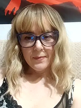 Amelialove42 online show from 04/30/26, 06:25