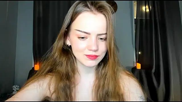 Snapshot of Olivia_Mensy chatting on 10/09/25, 10:13 Olivia Mensy online show from 10/09/25, 10:13