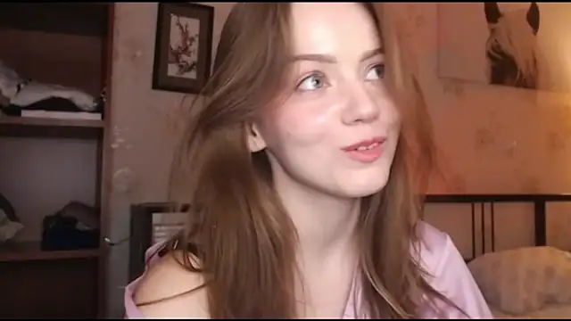 Snapshot of Olivia_Mensy chatting on 10/09/25, 10:30 Olivia Mensy online show from 10/09/25, 10:30