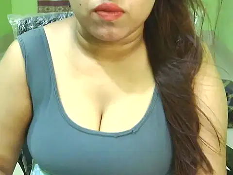 Snapshot of Kiara_pari chatting on 10/16/25, 02:29 Kiara pari online show from 10/16/25, 02:29