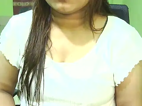Snapshot of Kiara_pari chatting on 10/18/25, 04:19 Kiara pari online show from 10/18/25, 04:19