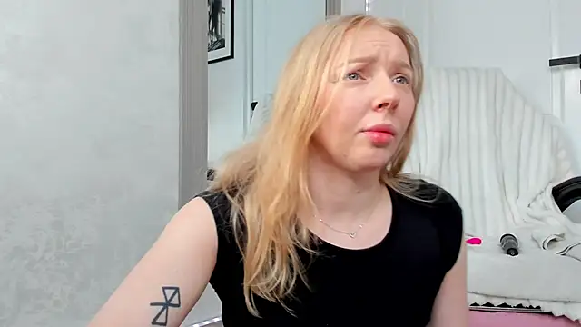 SundyRose online show from 04/11/26, 06:29